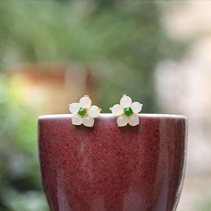 Clous d’oreilles fleur jade blanc vert plaqué or – Léo