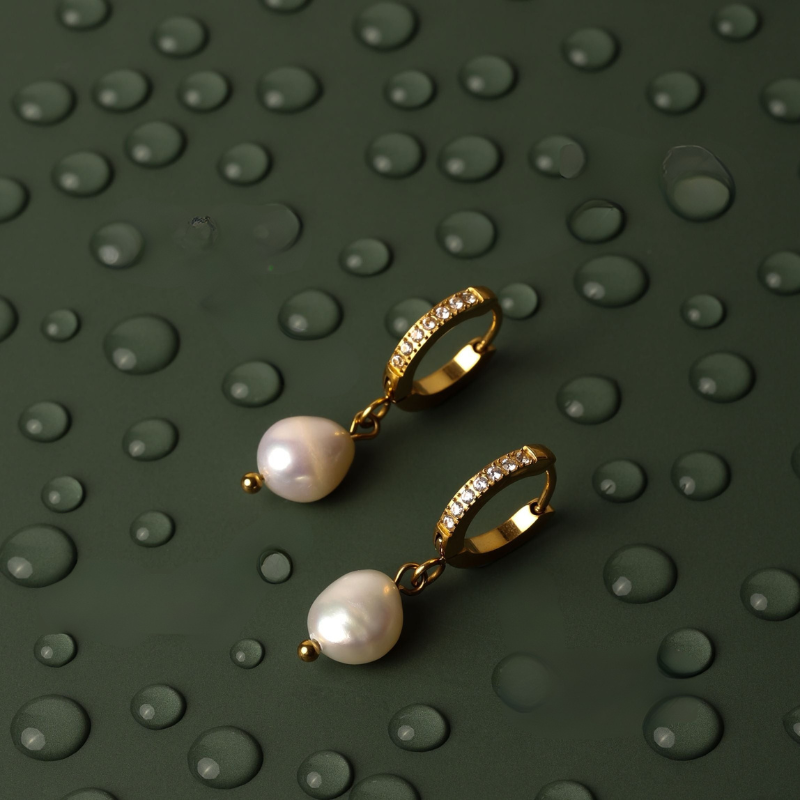 Boucles d'Oreilles en Hoops Élégantes avec Zircon et Perle d'Eau Douce