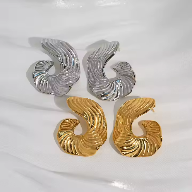 Boucles d'oreilles créoles swirl plaqué or