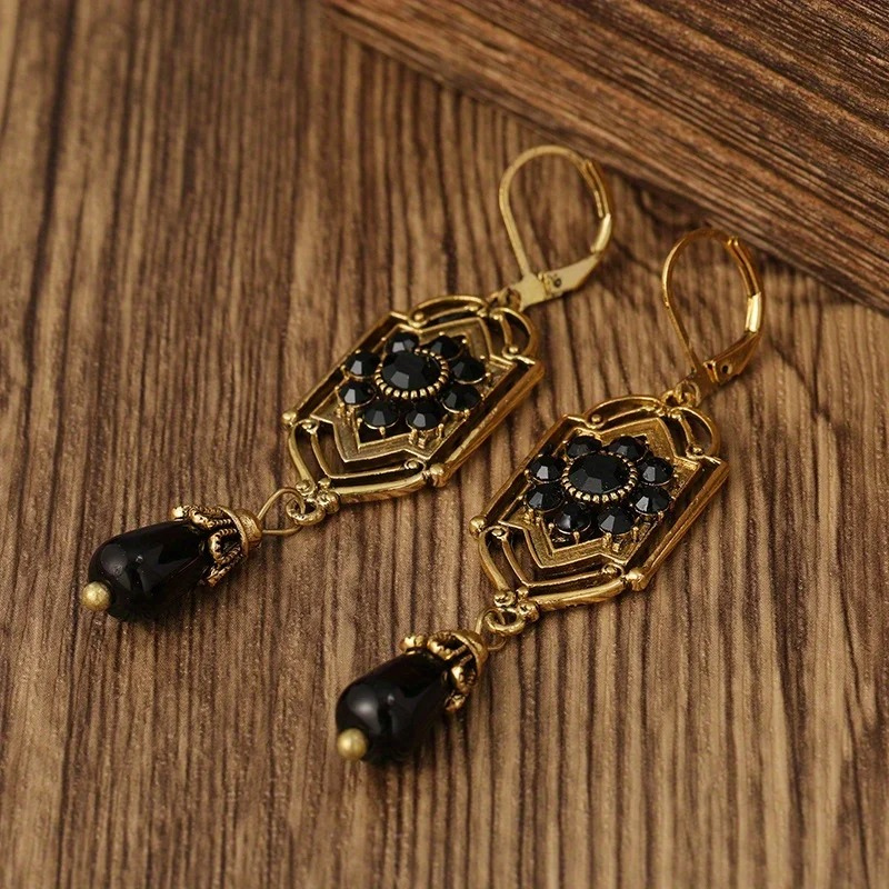 Boucles d'Oreilles Vintage en Cristaux Noirs Suspendus Or