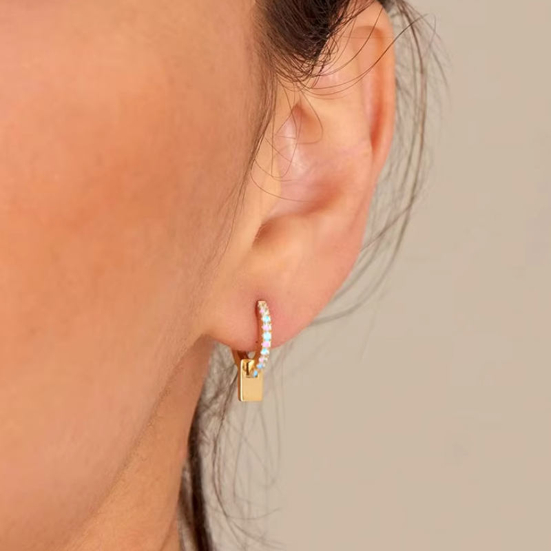 Boucles d'oreilles carrées géométriques en zircon plaqué or