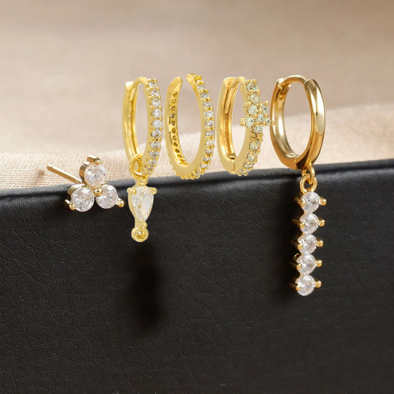 Set de Boucles d’Oreilles Carrées Dorées avec Zircone