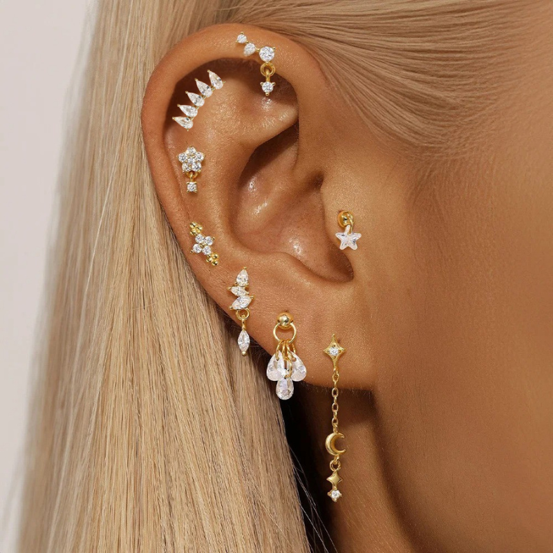 Set de boucles d'oreilles élégantes plaqué or
