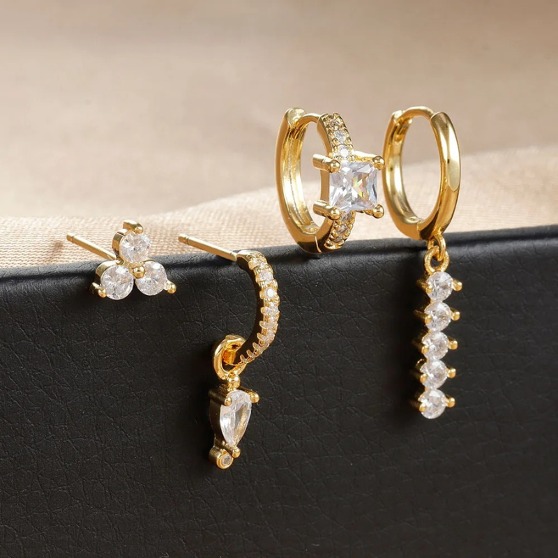 Set de Boucles d’Oreilles Carrées Dorées avec Zircone