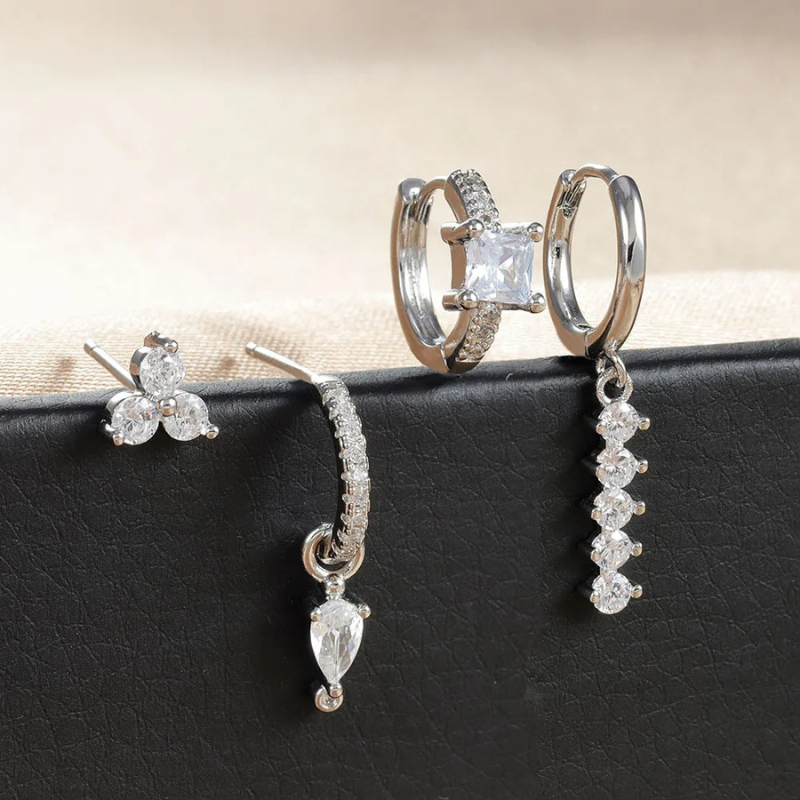 Set de Boucles d’Oreilles Carrées Dorées avec Zircone
