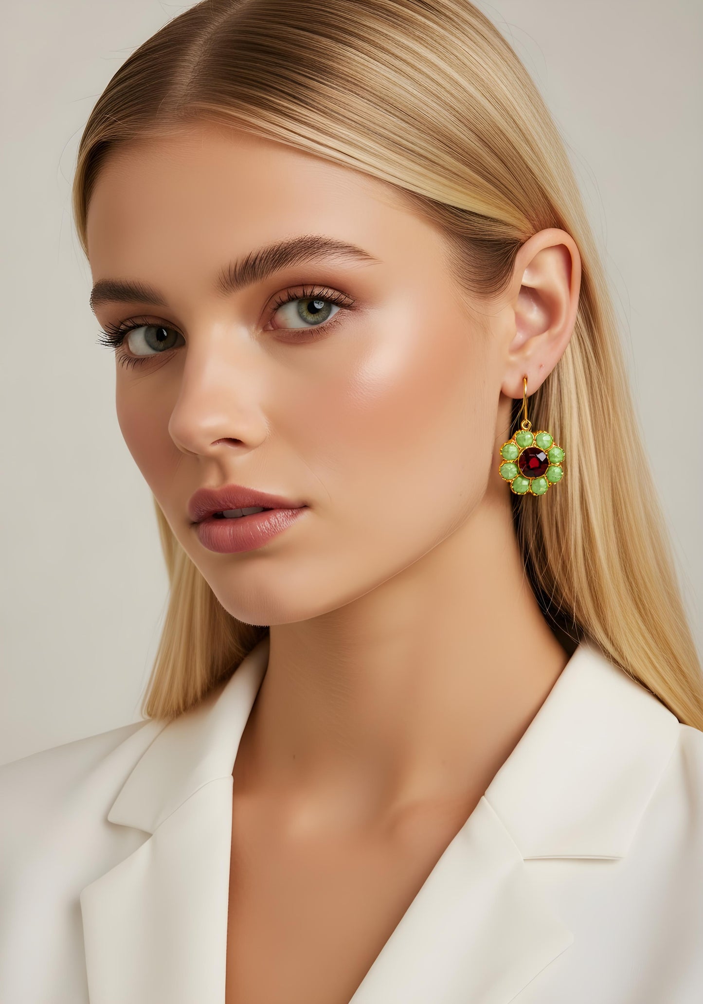 Boucles d'Oreilles Vintage Rondes avec Cristaux Verts et Rouges