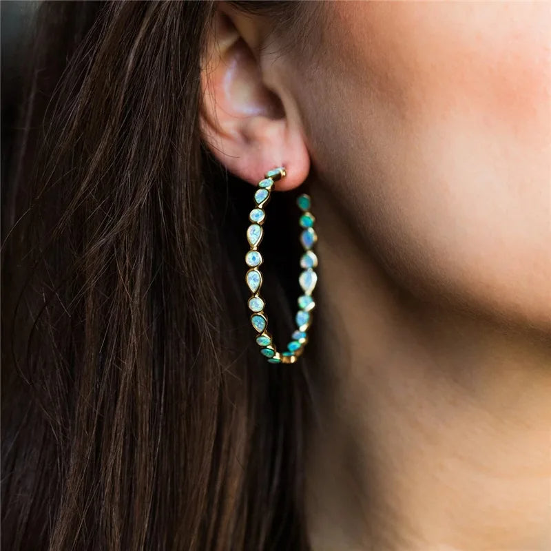 Boucles d'Oreilles Créoles Dorées avec Opale Bleue Vintage