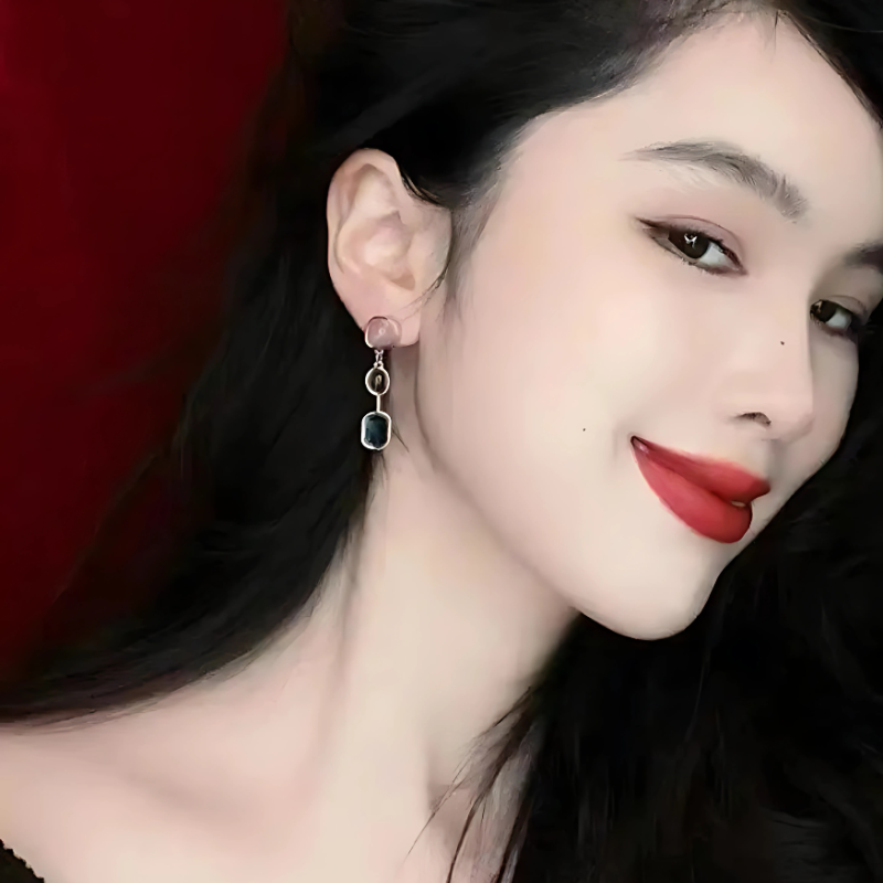 Boucles d'oreilles pendantes avec pierres colorées plaqué or