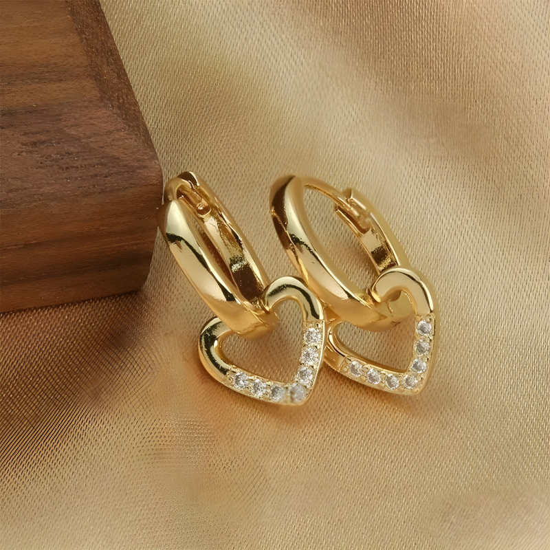 Boucles d'oreilles cœur dorées avec zircon plaqué or