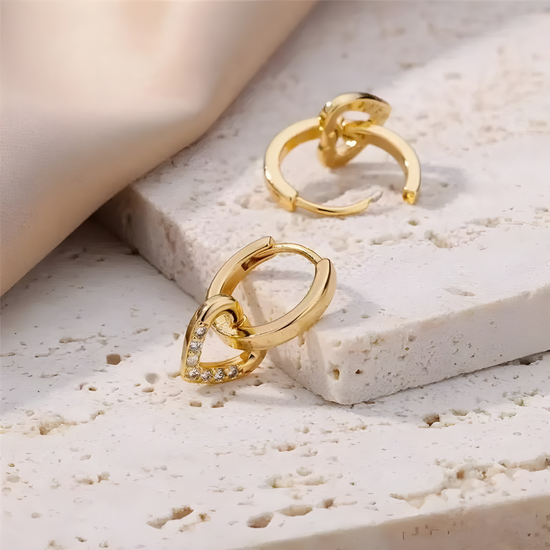 Boucles d'oreilles cœur dorées avec zircon plaqué or