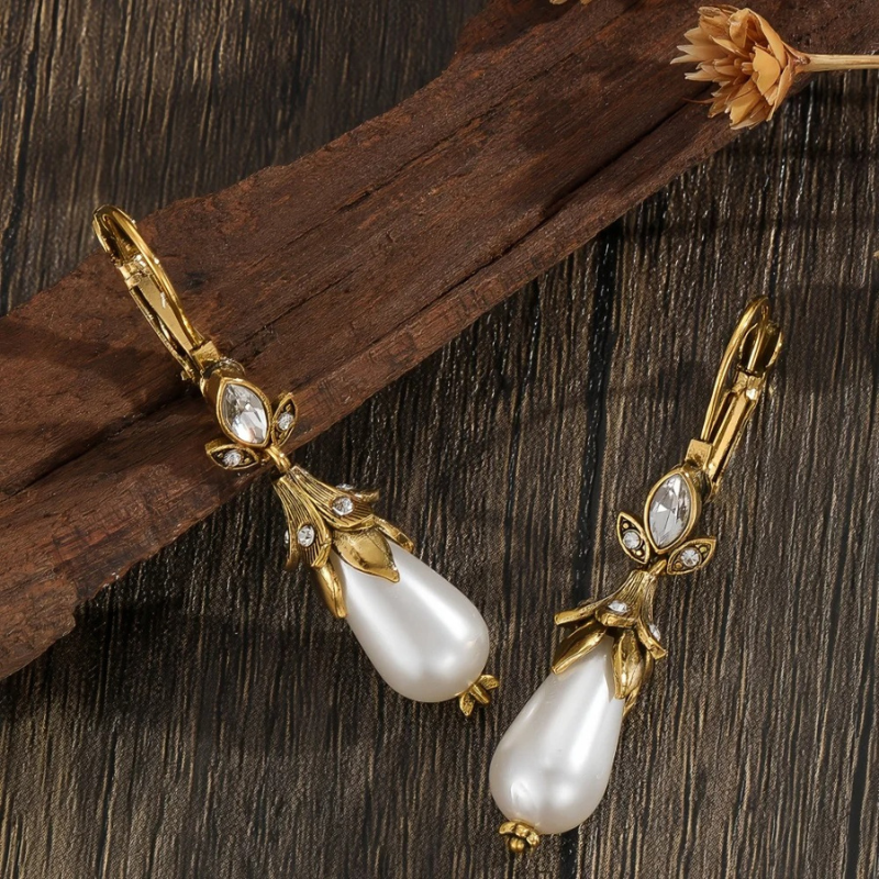 Boucles d'oreilles vintage avec goutte de perles plaquées or