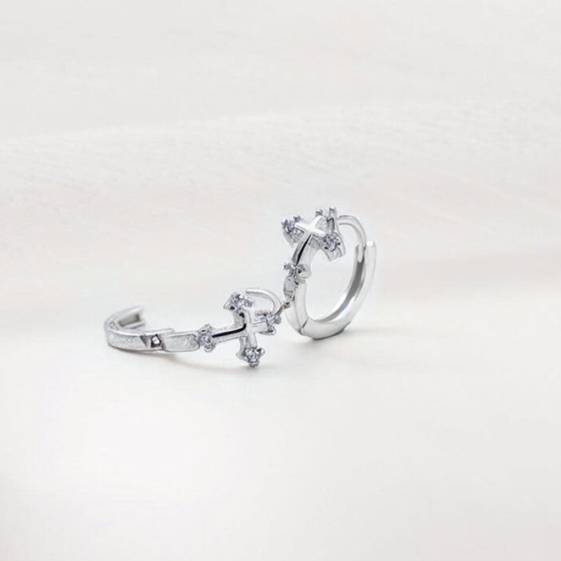 Créoles en forme de croix avec zircon étincelant