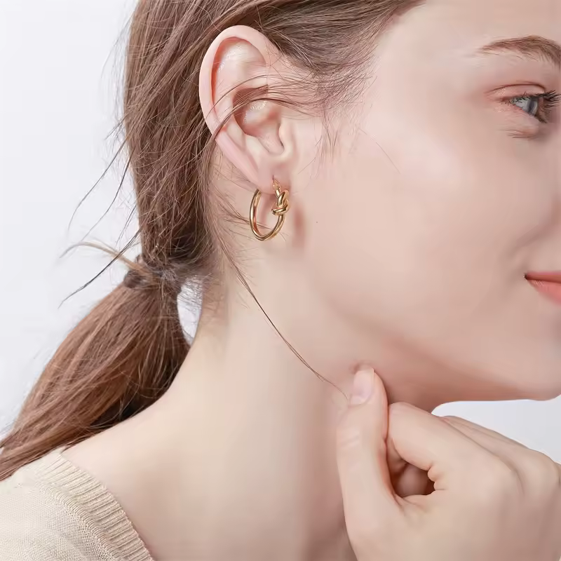 Boucles d'oreilles créoles nœud plaqué or