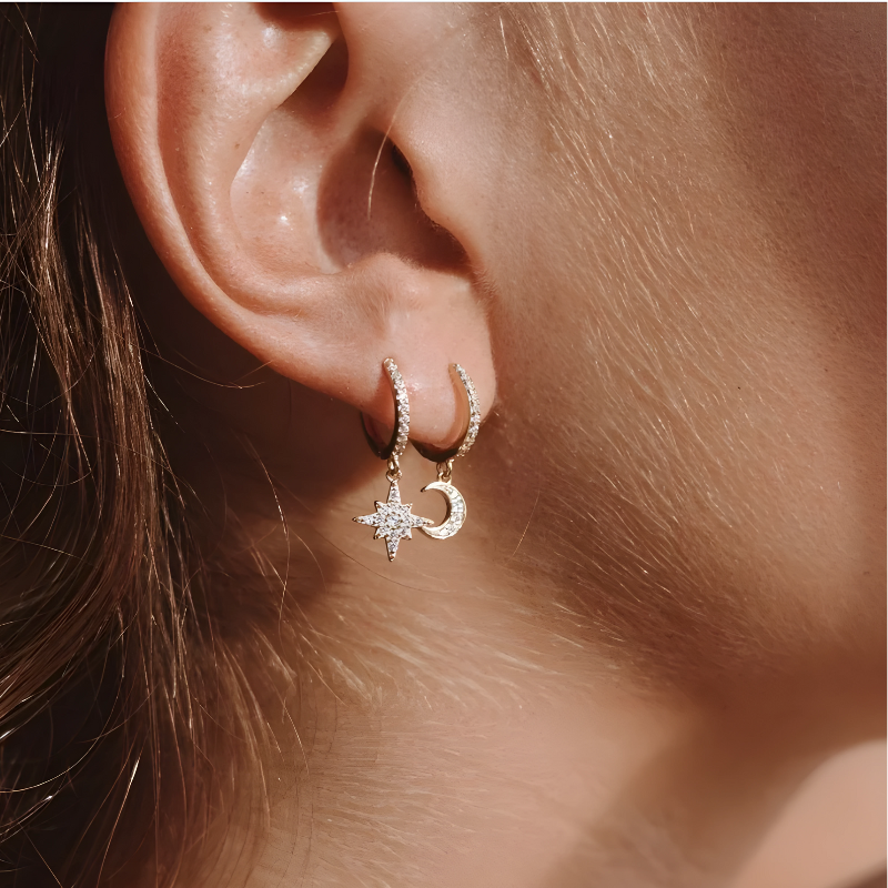Boucles d'Oreilles en Hoops avec Étoile et Lune en Zircon