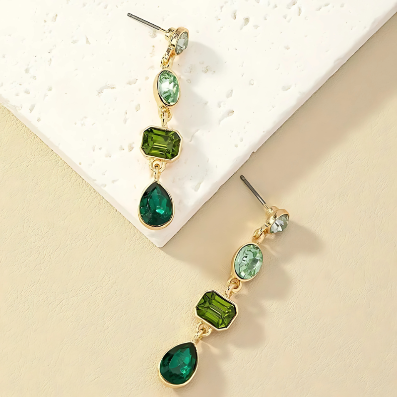 Boucles d'oreilles dorées avec cristaux verts plaqué or