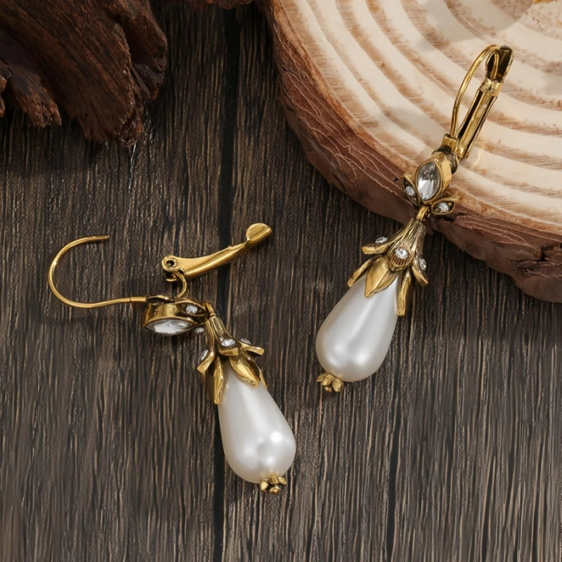 Boucles d'oreilles vintage avec goutte de perles plaquées or