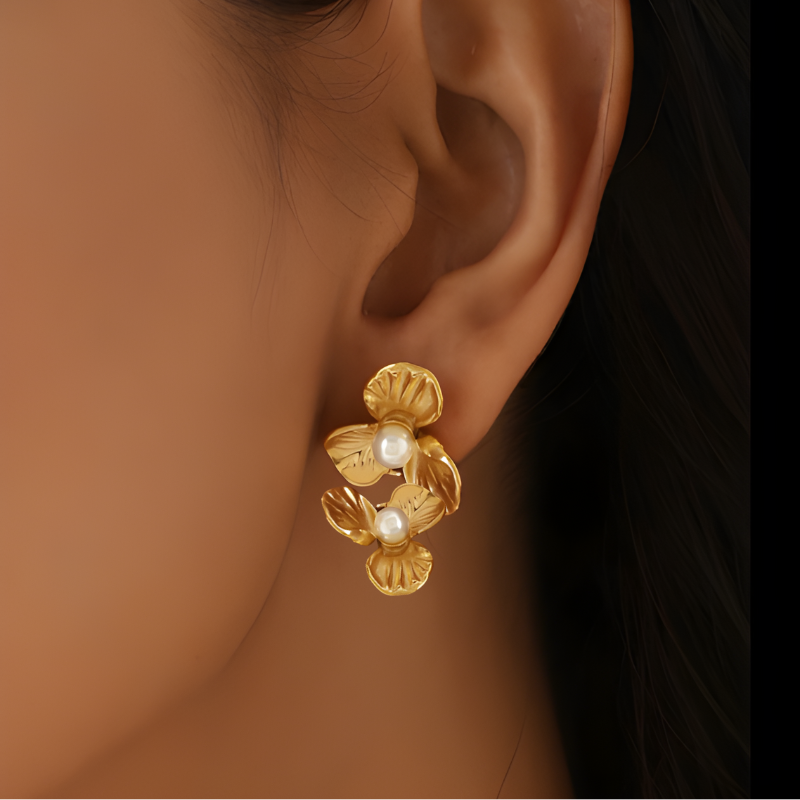 Boucles d'oreilles fleurs dorées avec perles