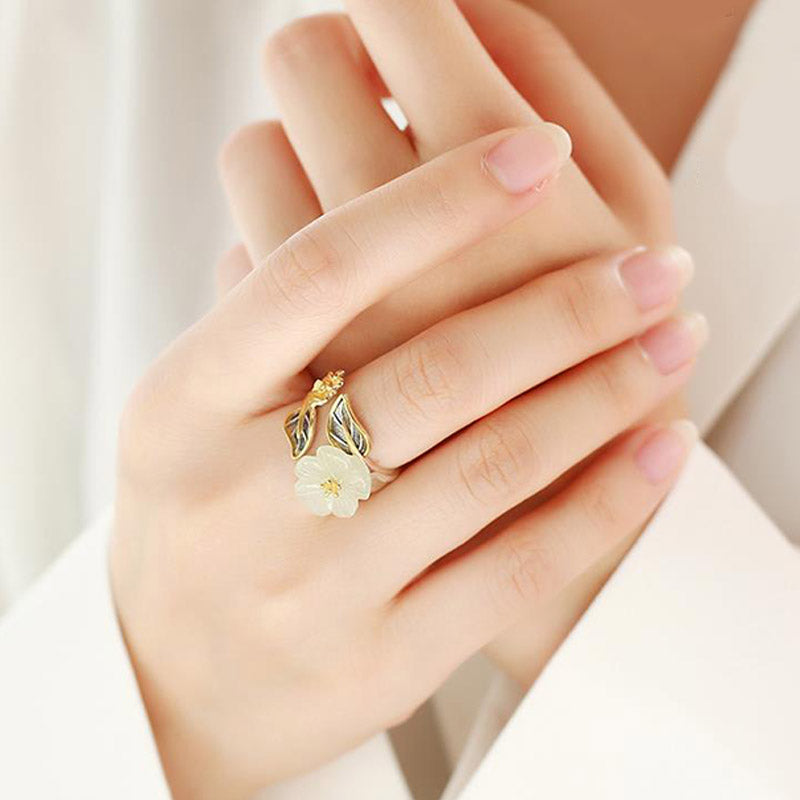 Bague fleur jade blanc plaqué argent – Lila