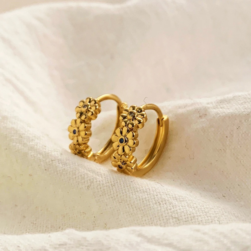 Boucles d'oreilles créoles élégantes avec zircon