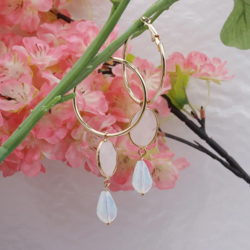 Boucles d'oreilles créoles dorées avec pierres colorées