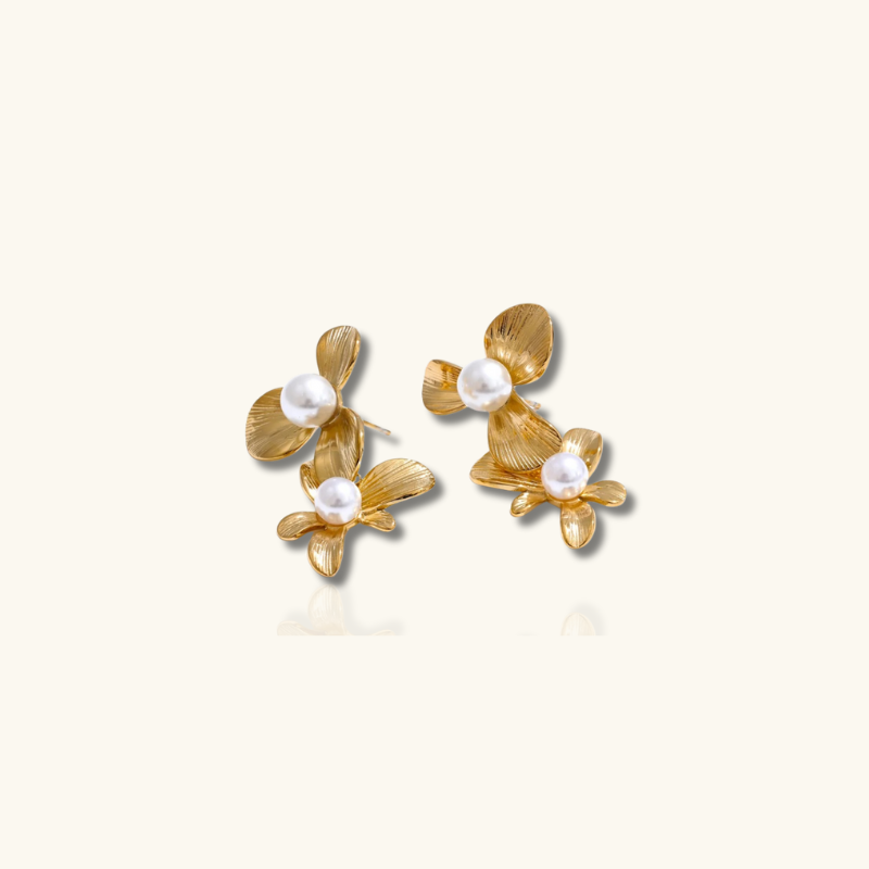 Boucles d'oreilles fleurs dorées avec perles