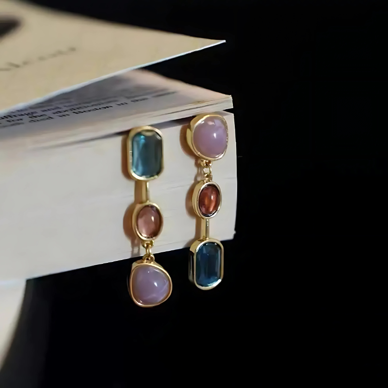 Boucles d'oreilles pendantes avec pierres colorées plaqué or
