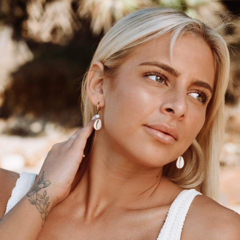 Boucles d'Oreilles en Hoops avec Coquillage et Perle d'Eau Douce
