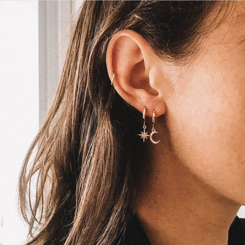 Boucles d'Oreilles en Hoops avec Étoile et Lune en Zircon