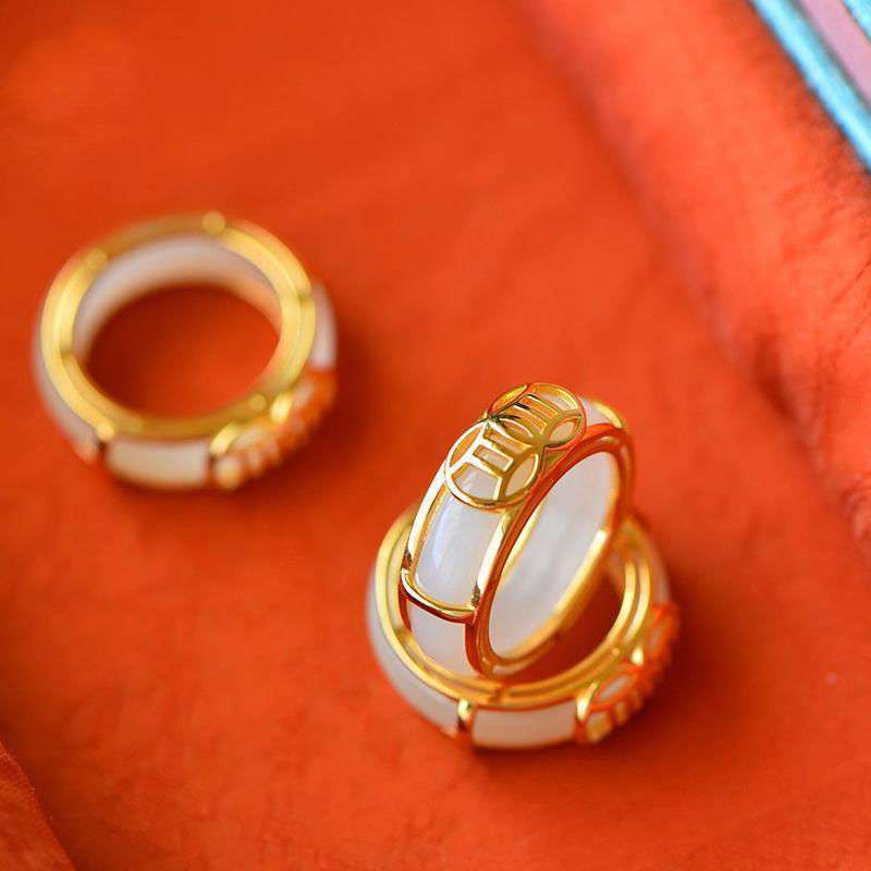 Bague relief jade blanc plaqué or – Léo