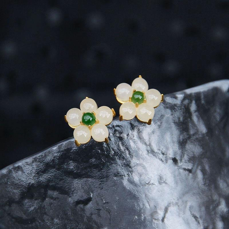 Clous d’oreilles fleur jade blanc vert plaqué or – Léo