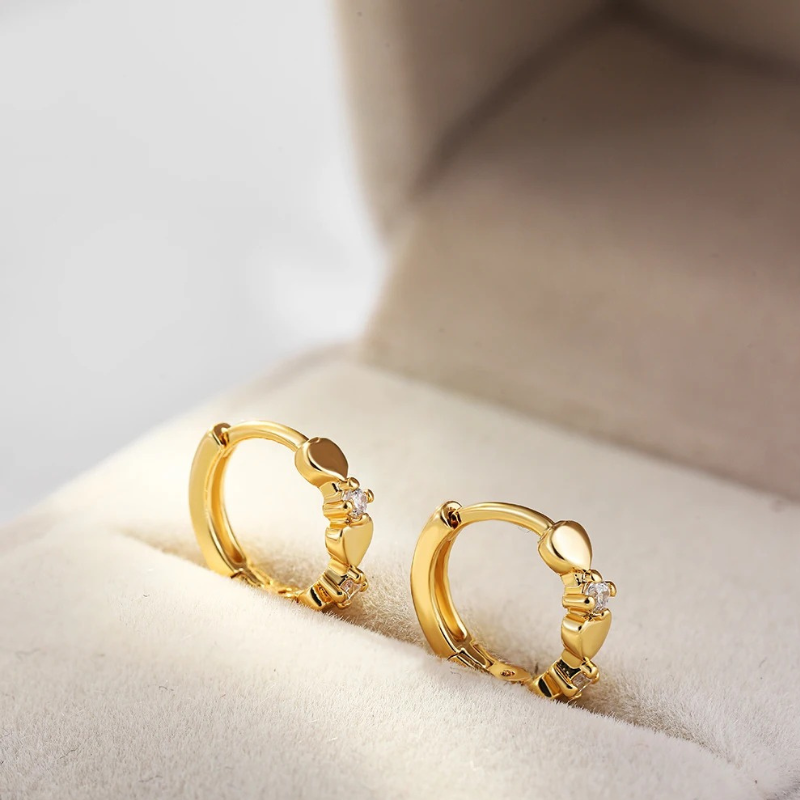 Boucles d'oreilles créoles élégantes avec zircon