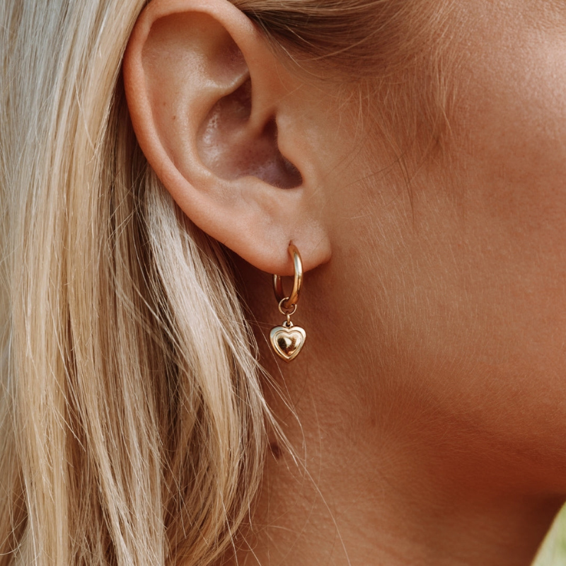 Boucles d'Oreilles en Hoops en Forme de Cœur Dorées