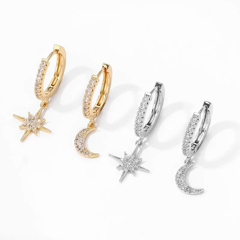 Boucles d'Oreilles en Hoops avec Étoile et Lune en Zircon