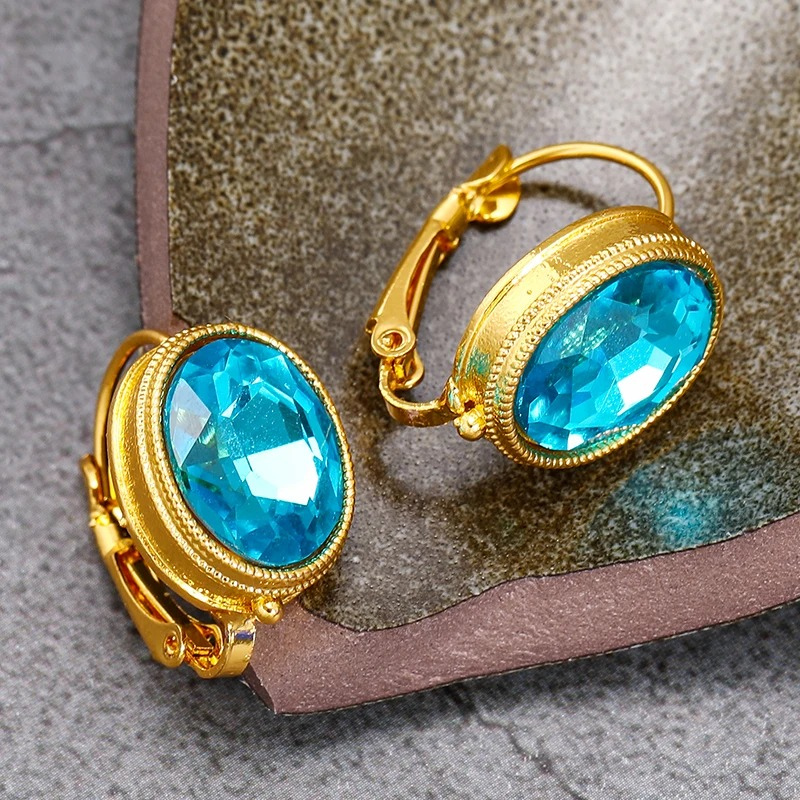 Boucles d'oreilles à clip en plaqué or avec pierres rouges
