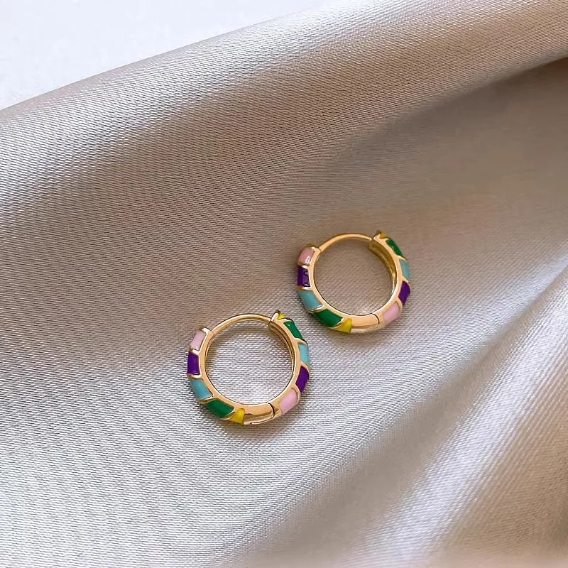 Boucles d'Oreilles en Hoops avec Cercle Coloré et Émail Glacé