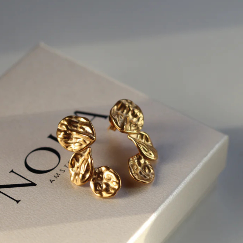 Boucles d'oreilles triple pétale plaquées or