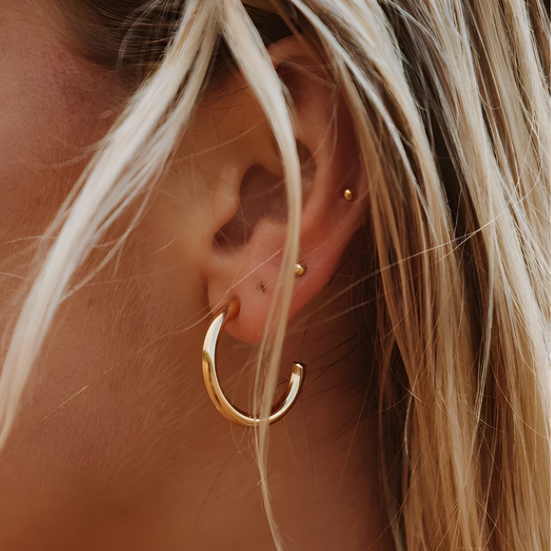 Boucles d'Oreilles Stud Grand C Plaquées Or