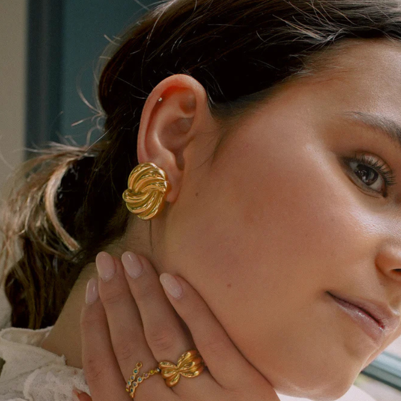 Boucles d'oreilles nœud torsadé plaqué or