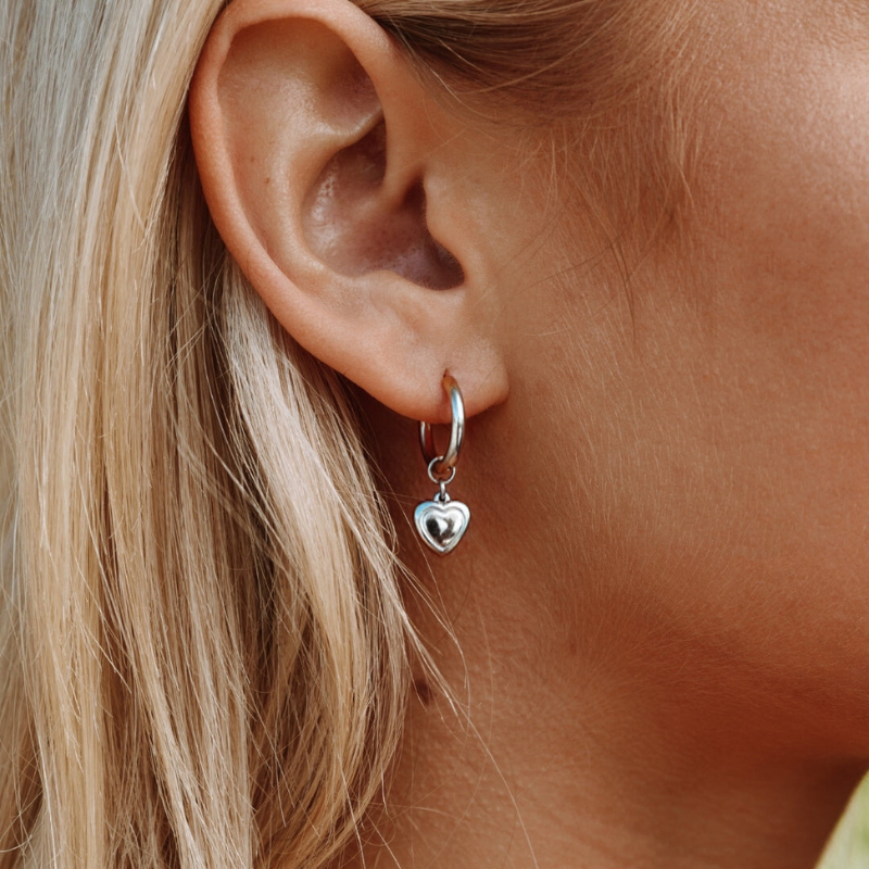 Boucles d'Oreilles en Hoops en Forme de Cœur Dorées