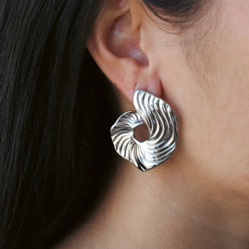 Boucles d'oreilles créoles swirl plaqué or