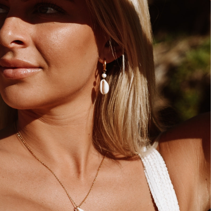 Boucles d'Oreilles en Hoops avec Coquillage et Perle d'Eau Douce