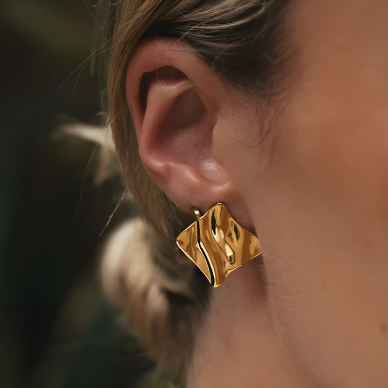 Boucles d'Oreilles Stud Carrées Plissées
