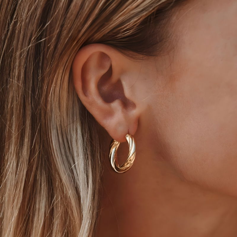 Boucles d'Oreilles en Hoops Tordues Dorées