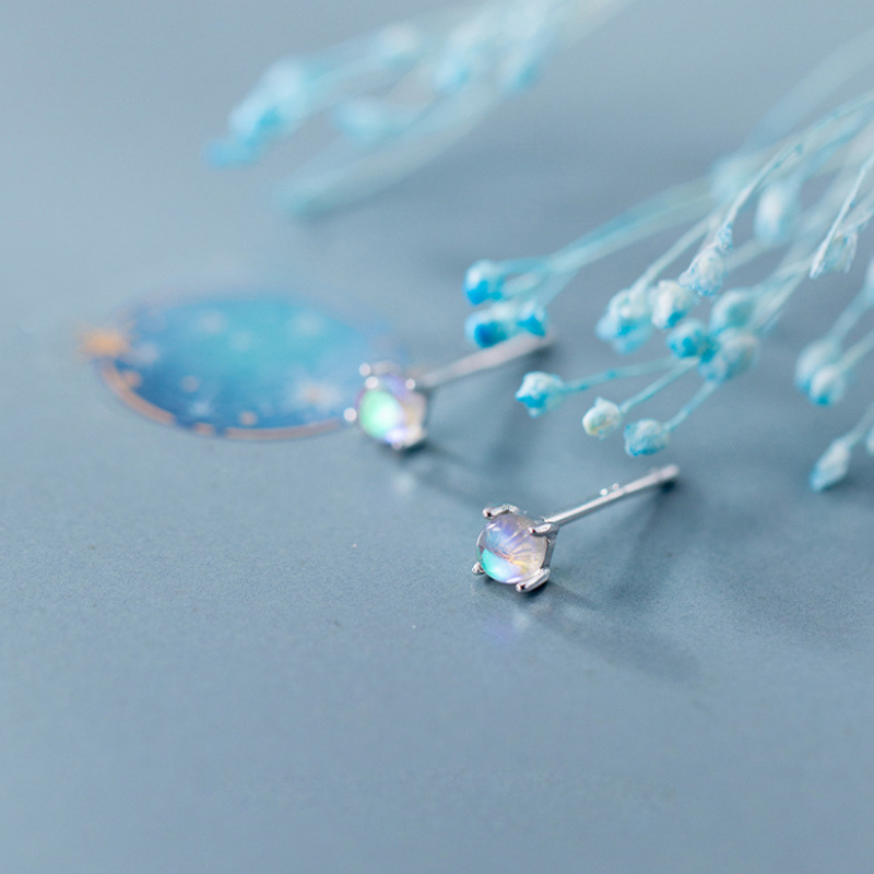 Boucles d'Oreilles Mini Stud en Pierre de Lune Élégantes