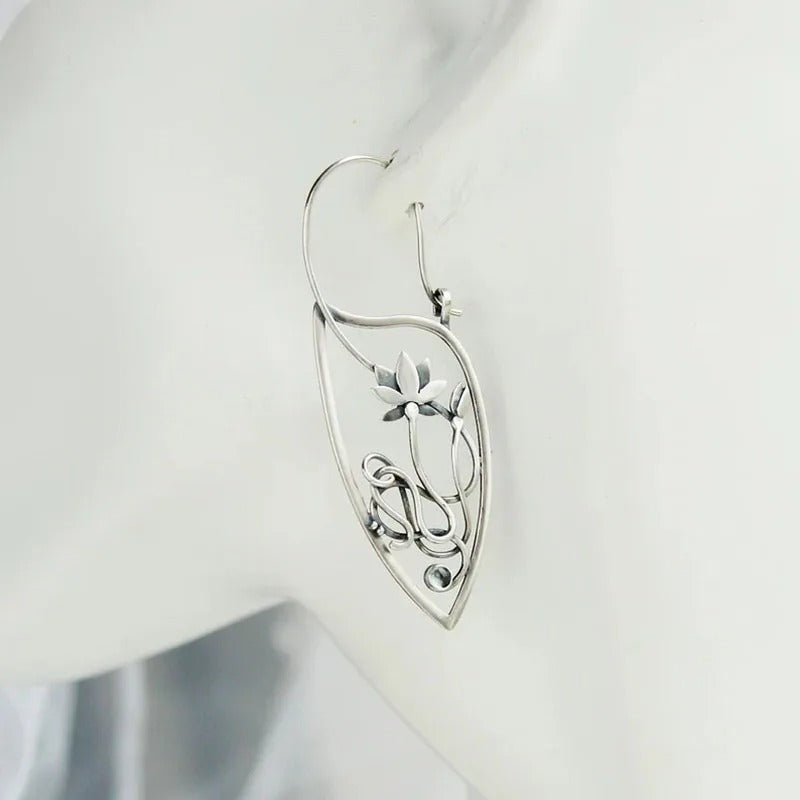 Boucles d'Oreilles Pendantes en Argenté Lotus Creux Vintage