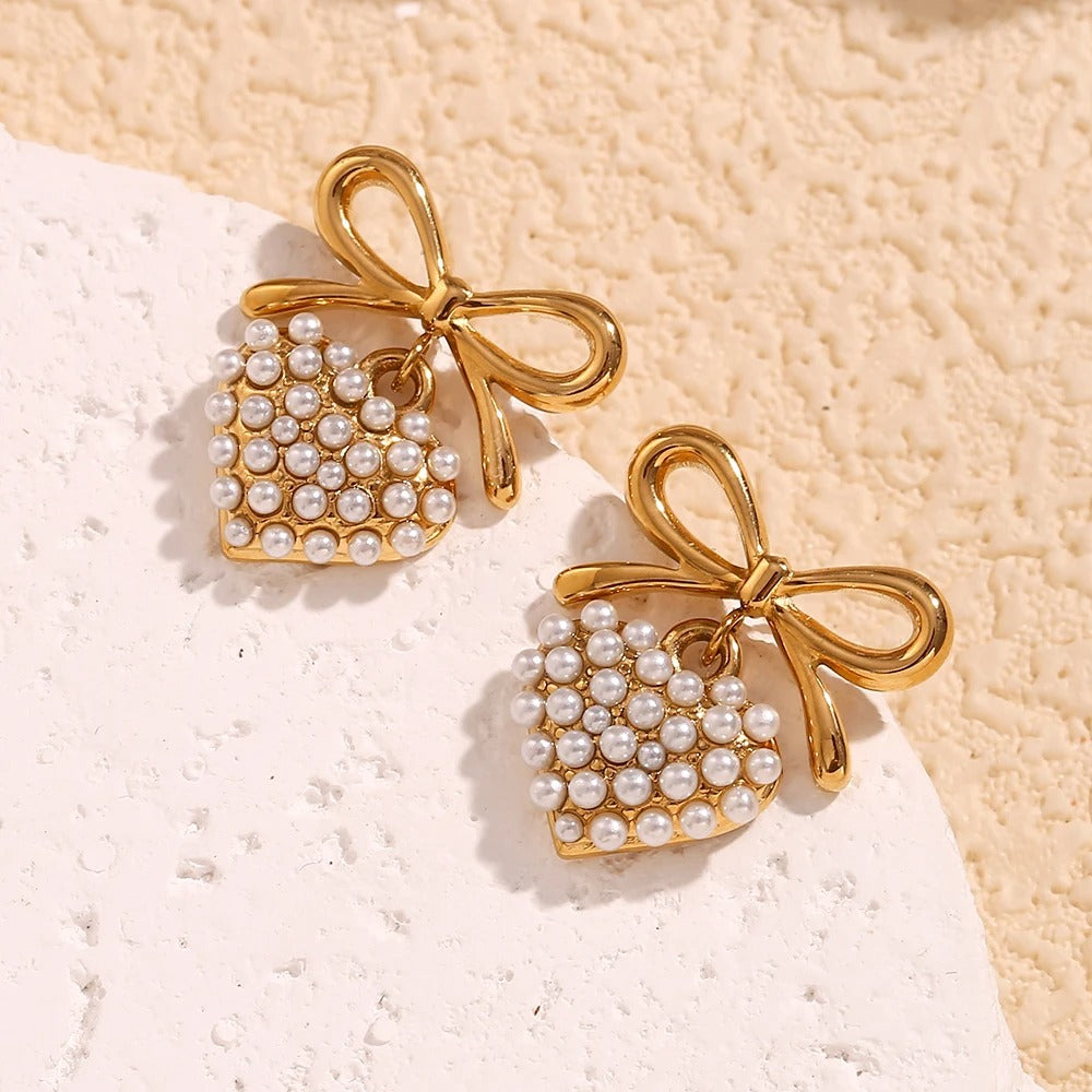 Boucles d'oreilles en or avec perle en forme de coeur