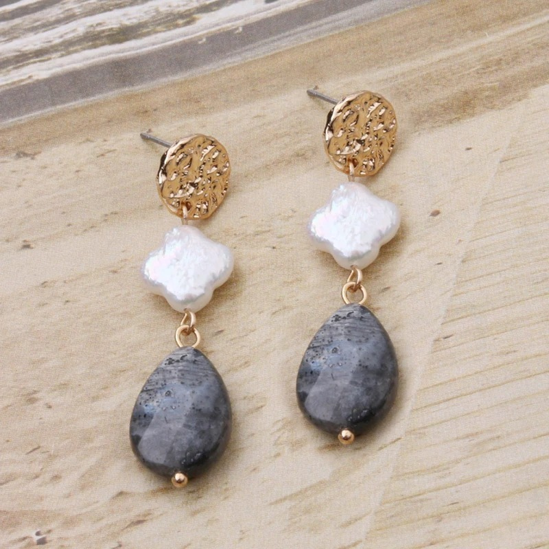 Boucles d'oreilles gouttes perles et pierres plaqué or