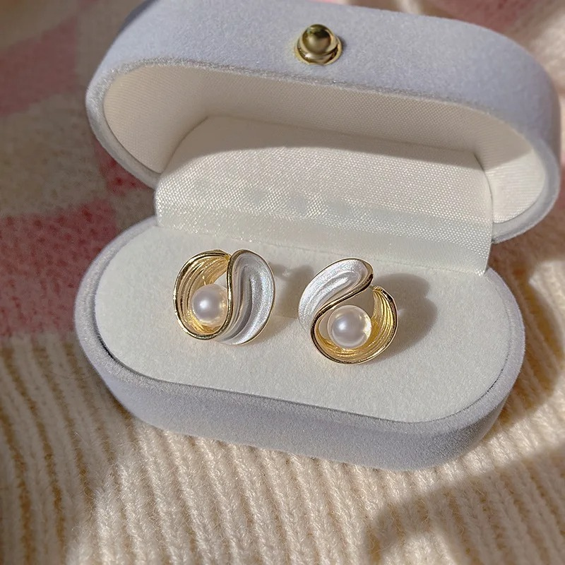 Boucles d'Oreilles Stud Perle de Moule Irrégulière