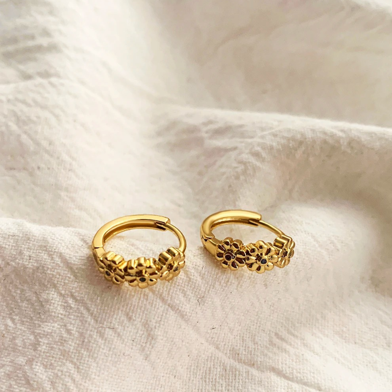 Boucles d'oreilles créoles élégantes avec zircon