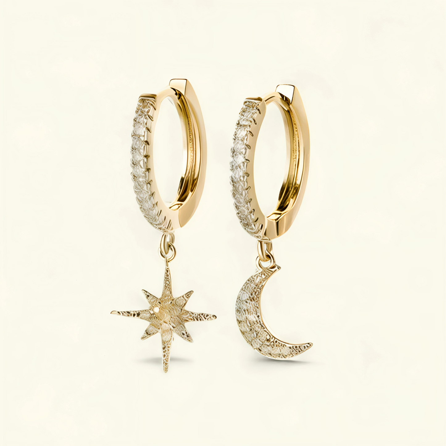 Boucles d'Oreilles en Hoops avec Étoile et Lune en Zircon